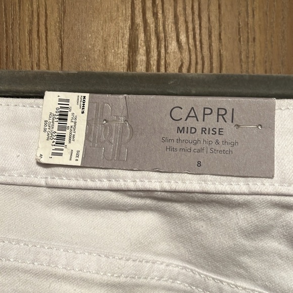 NWT Jennifer Lopez White denim capri Size 8 - Picture 3 of 7